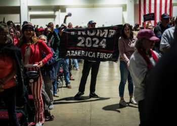 “Supreme Court Showdown: Should Trump be on the 2024 Ballot?