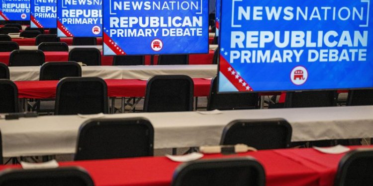 “Unpopular Candidates Clash in Unprecedented Primary Debate!