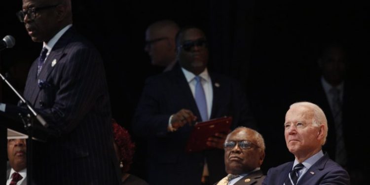 “Breaking Through ‘MAGA’: Clyburn Warns Biden of Refusal